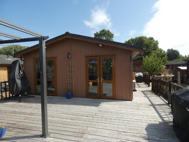 Park Home for sale in Barholm, Lincolnshire