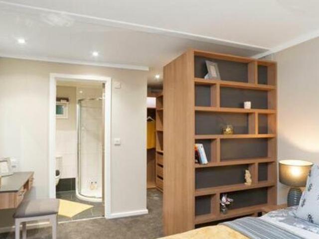 House for sale in Ascot