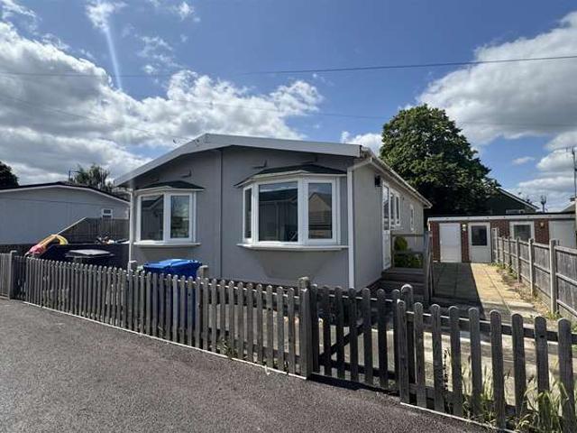 Park Home for sale in Windsor, Dedworth