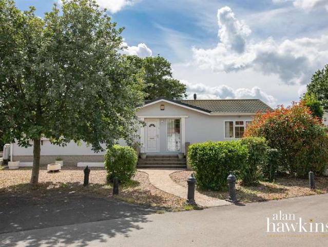 Park Home for sale in Bradenstoke, Wiltshire