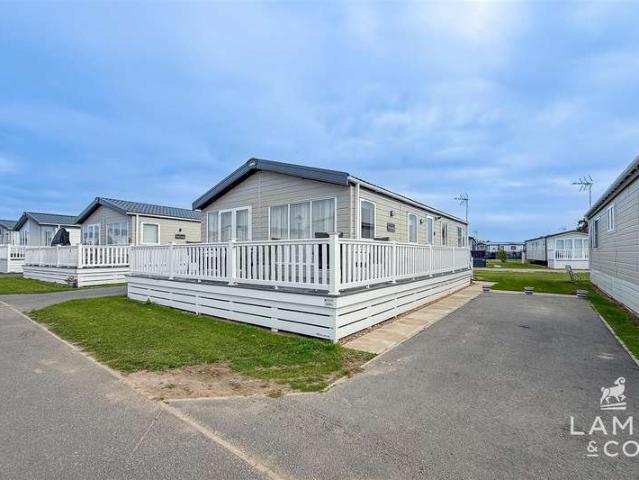 Park Home for sale in Upper Dovercourt, Dale Hill