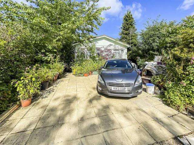 Park Home for sale in Windsor, Oakley Green