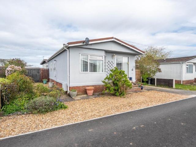 Park Home for sale in Slip End, Bedfordshire