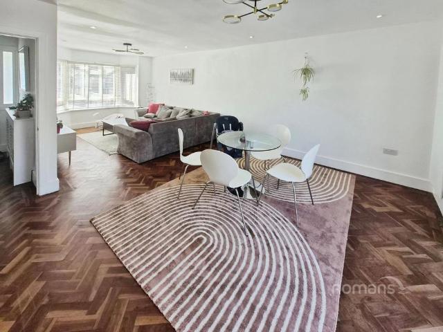 Townhouse for rent in Slough
