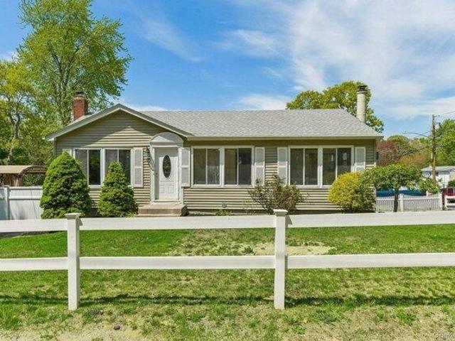House for sale in Centereach, New York