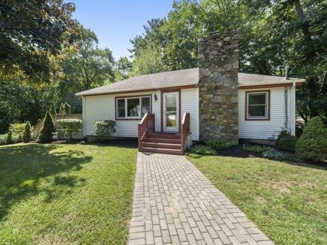 House for sale in Mayflower Grove, Pembroke