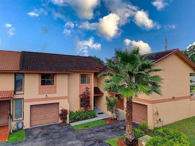 House for sale in Pembroke Pines, Florida