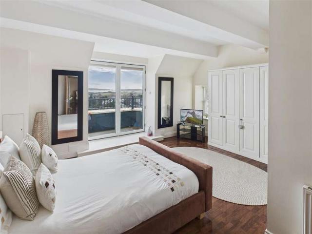 Apartment for sale in Tenby, Wales