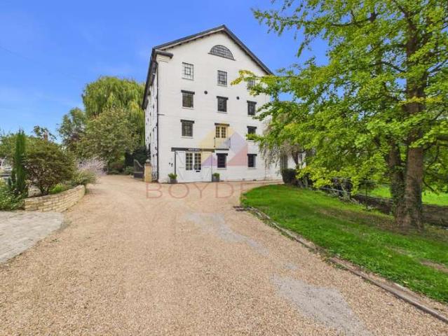 Apartment for sale in Chipping Hill, Essex
