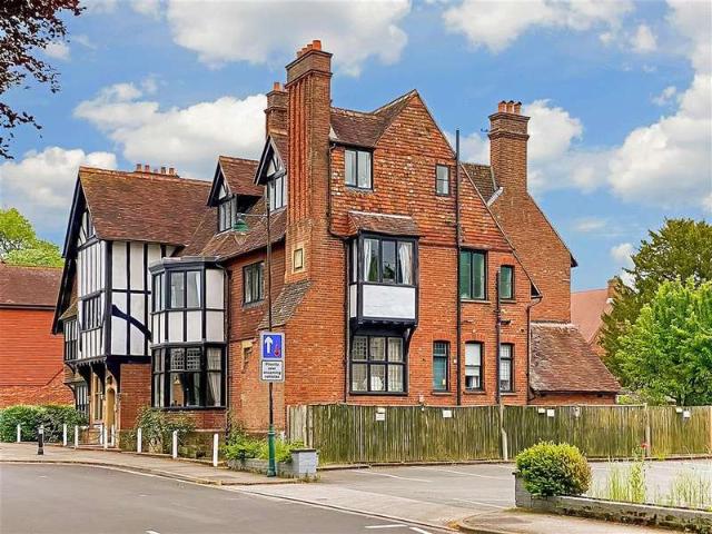 Apartment for sale in Sandown Park, Kent