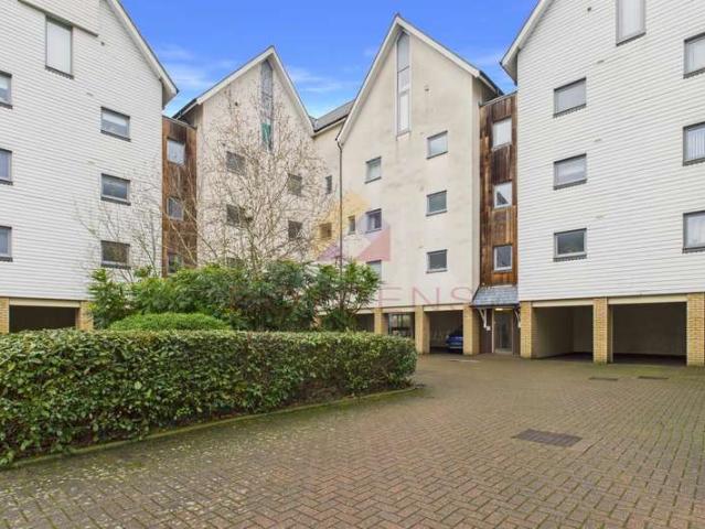 Apartment for sale in Chelmondiston, Suffolk