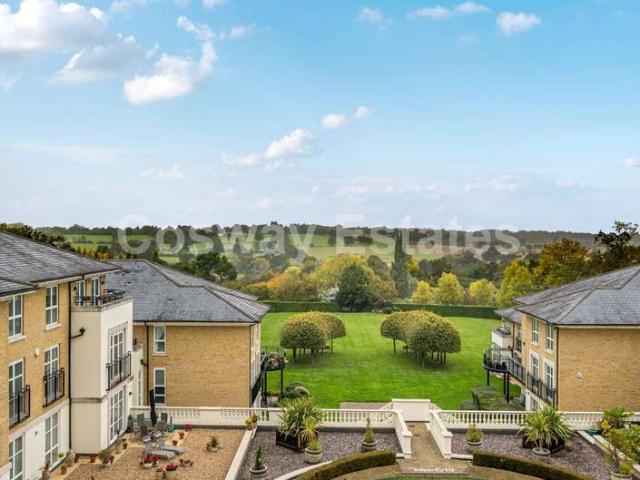Apartment for sale in Mill Hill, Greater London