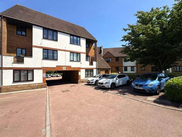 Apartment for sale in Swindon