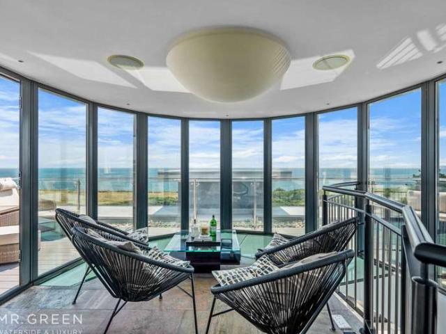 Apartment for sale in Pokesdown, Bournemouth