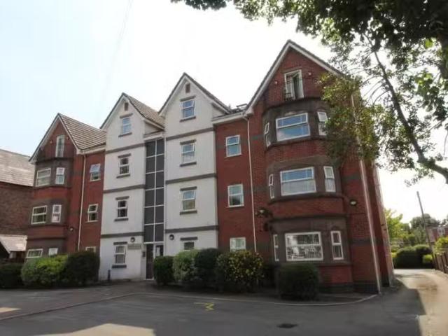 House for rent in Calderstones