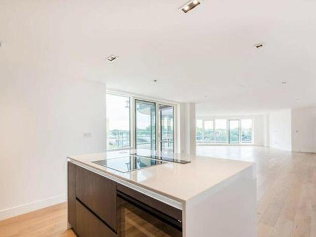 House for sale in Brentford End, Greater London