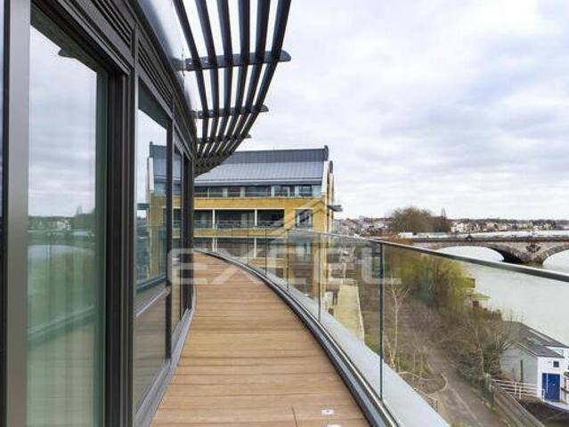 House for sale in Brentford End, Greater London