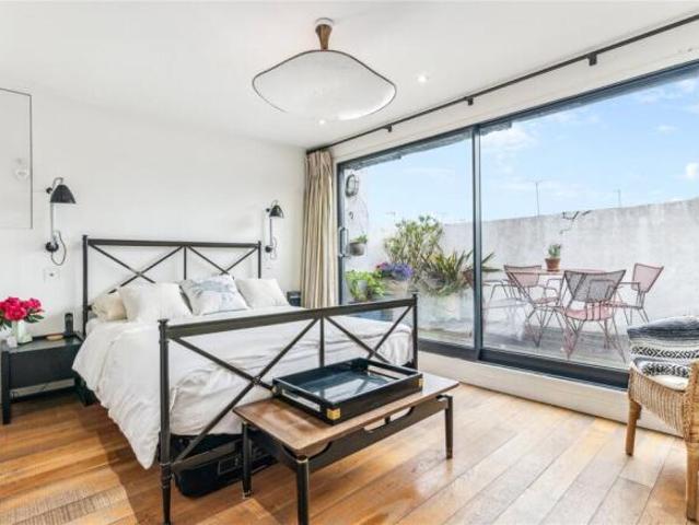 Apartment for rent in Cat Hill, England