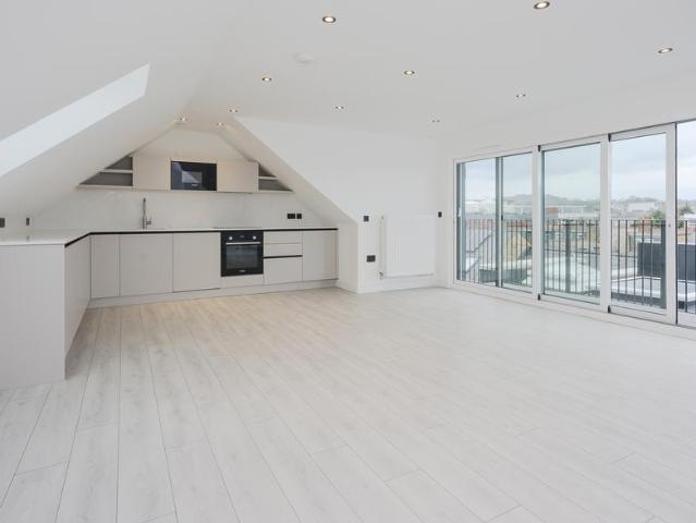 Flat for sale in London Borough of Merton, Merton Park