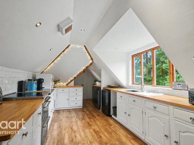 Flat for sale in Fole, Surrey
