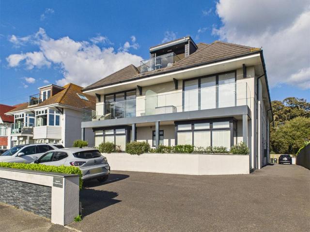 Flat for sale in Pokesdown, Bournemouth