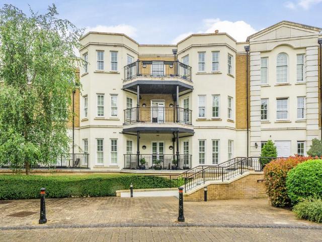 Flat for sale in Greater London