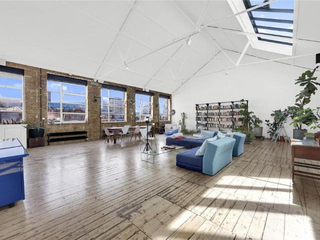 Flat for sale in Hoxton, Greater London