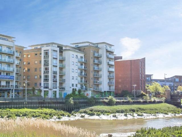 Flat for sale in Hythe, Fordham Heath