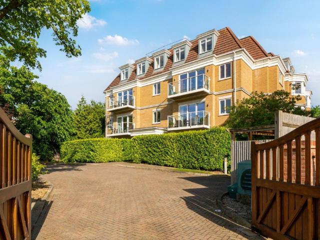 Flat for sale in Beckenham, Greater London
