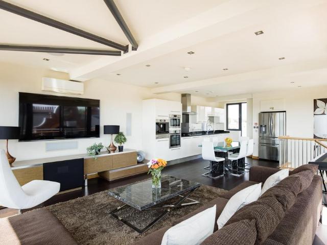 Flat for sale in Stepney, Greater London