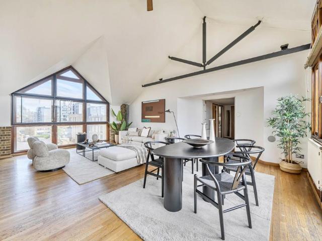 Flat for sale in Old Kent Road, Greater London
