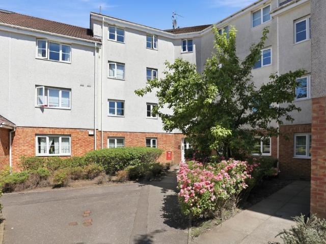 Flat for sale in Shortroods, Glenburn