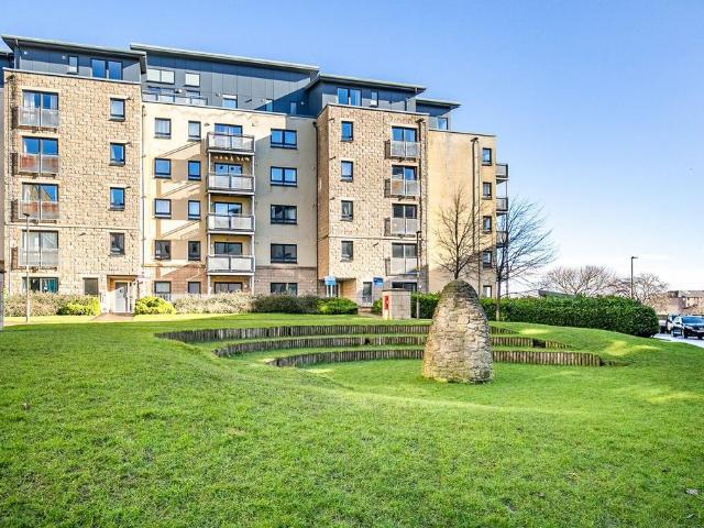 Flat for sale in Leith Links, Scotland