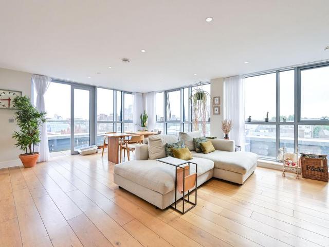 Flat for sale in Peckham, Greater London