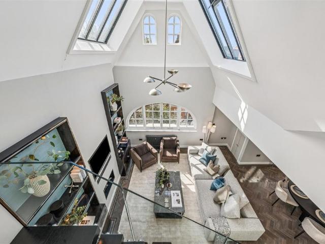 Flat for sale in Chelsea, Greater London