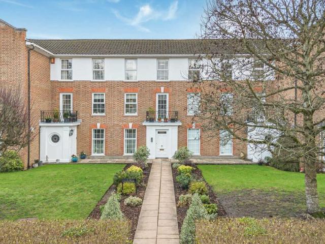 Flat for sale in Henley-on-Thames, Berrick Salome