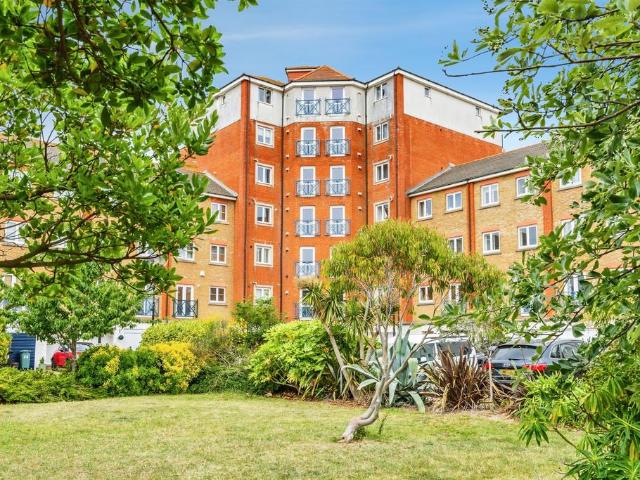 Flat for sale in Sovereign Harbour, Eastbourne
