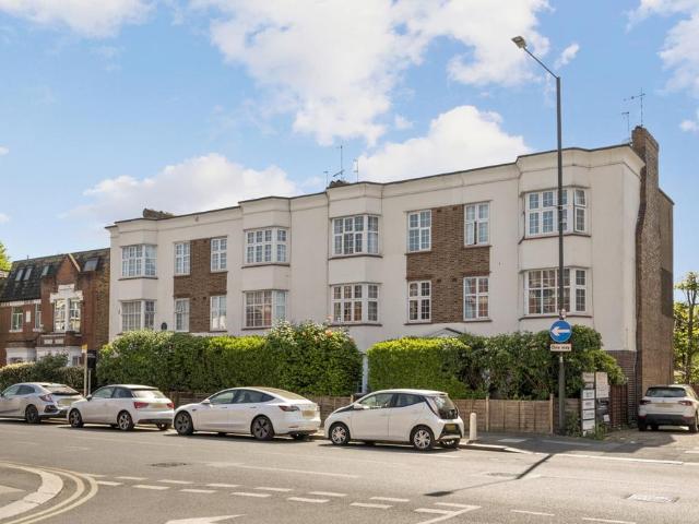 Flat for sale in London Borough of Merton, Raynes Park