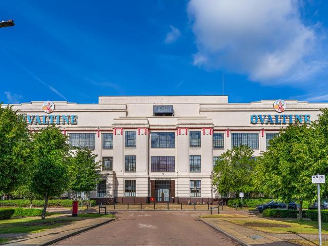 Flat for sale in Batchworth, Hertfordshire