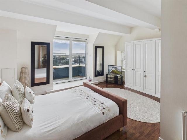 Flat for sale in Tenby, Wales