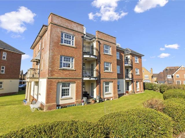 Flat for sale in Crumbles, Eastbourne