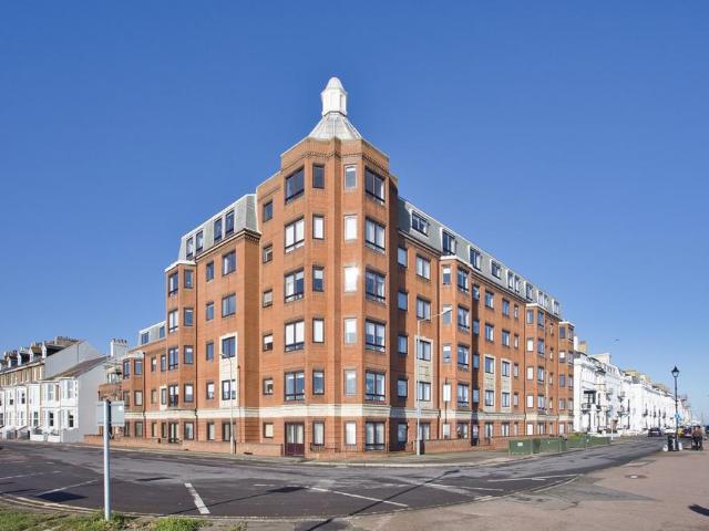 Flat for sale in Middle Deal, Ash