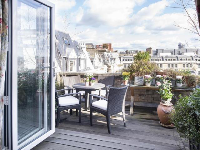 Flat for sale in Royal Borough of Kensington and Chelsea, Greater London