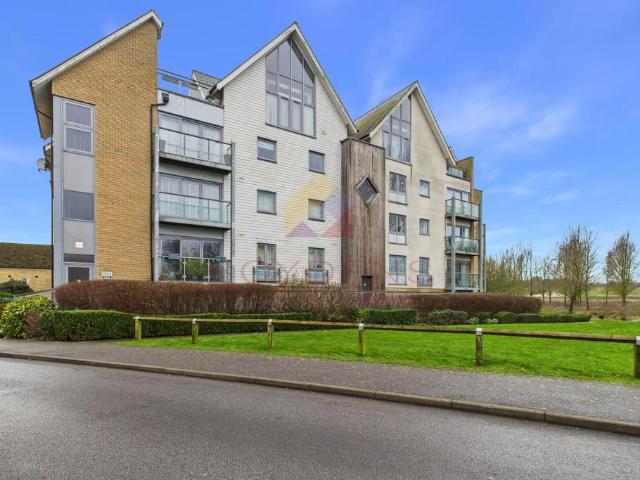 Flat for sale in Chelmondiston, Suffolk