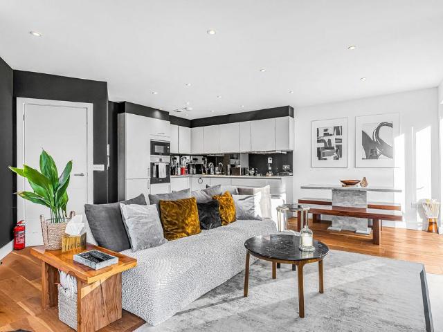 Flat for sale in Canning Town, Greater London