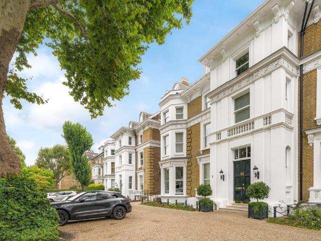 Flat for sale in Royal Borough of Kensington and Chelsea, Greater London
