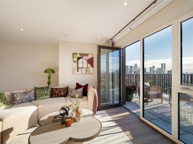 Flat for sale in Bromley-by-Bow, Mile End