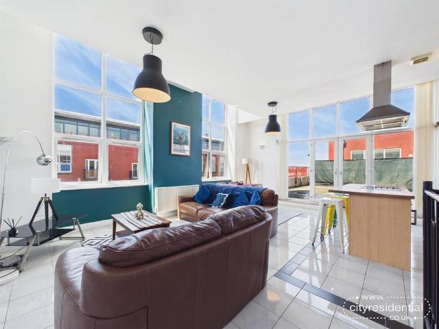Flat for sale in Calderstones