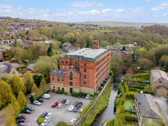Flat for sale in Lee Bank, Greater Manchester