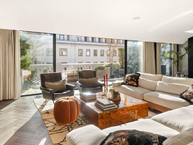 Flat for sale in Covent Garden, Greater London